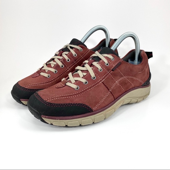 clarks wavewalk waterproof